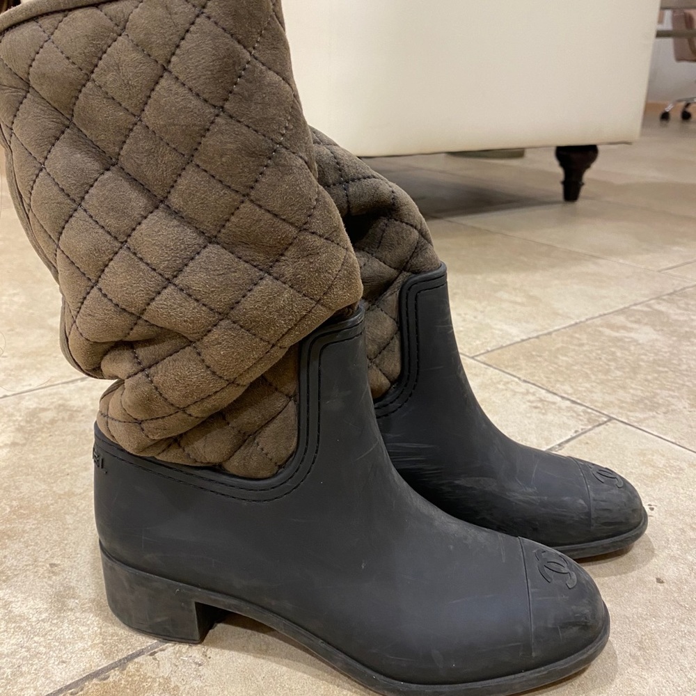 Chanel Snow/Rainboots